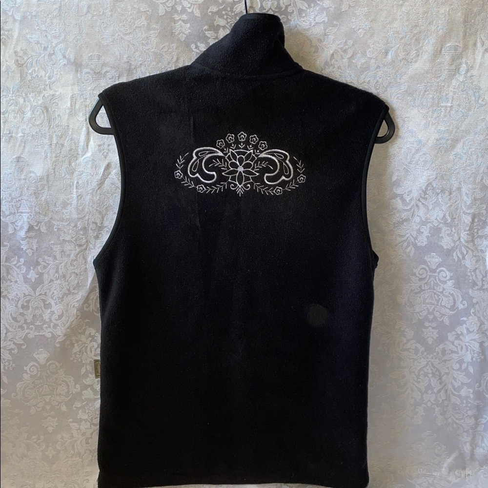 Timberline Colorado Authentic Outerwear Black Vest with Floral Embroidery. - Picture 2 of 5